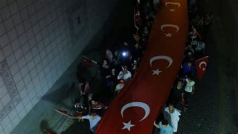 K­ı­z­ı­l­a­y­­d­a­n­ ­b­i­n­l­e­r­c­e­ ­k­i­ş­i­ ­M­e­c­l­i­s­­e­ ­y­ü­r­ü­d­ü­